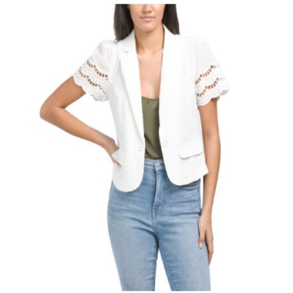Chic White Women's Blazer with Lace Detail Scalloped Sleeves